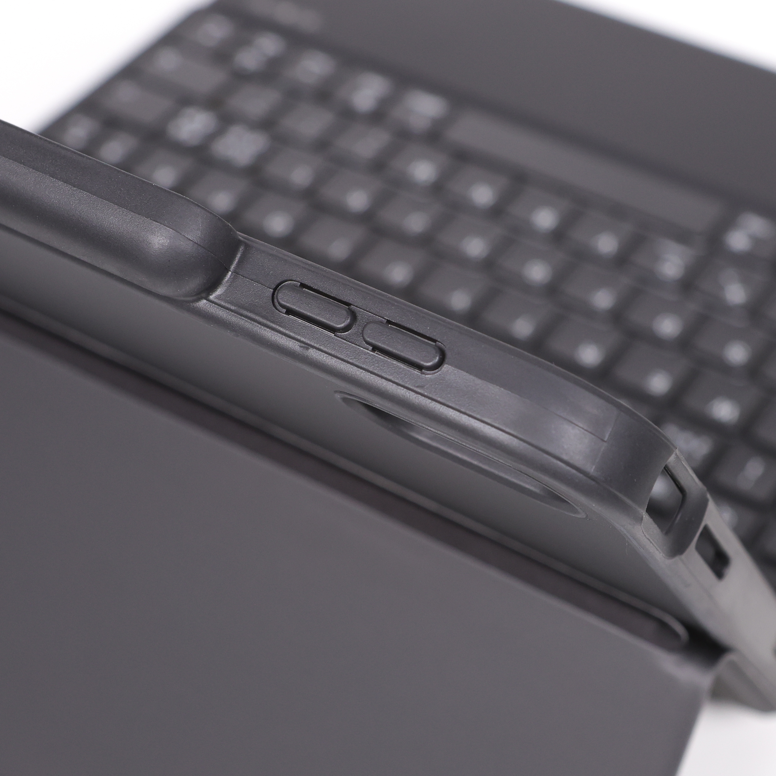 TOLERATE KEYBOARD FOLIO IP AIR 13 (M2/M3/M4) BLK - Bild 6